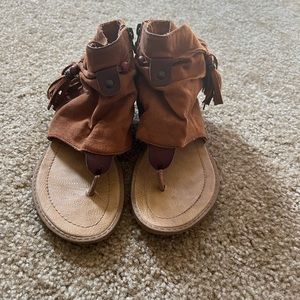 Blowfish brown suede, side zip